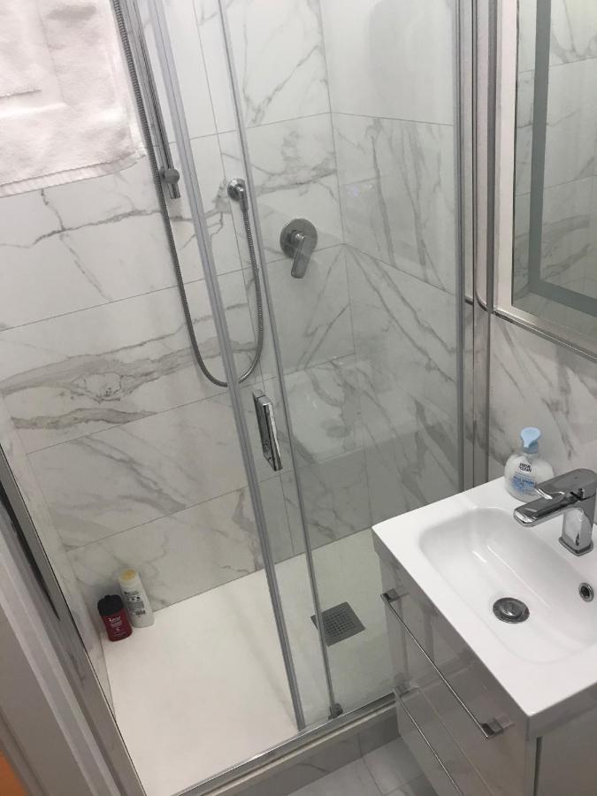 Tra Le Torri B&B - Ampia Stanza Privata In Appartamento Con Bagno Privato Accessibile Da Corridoio Bolonia Zewnętrze zdjęcie