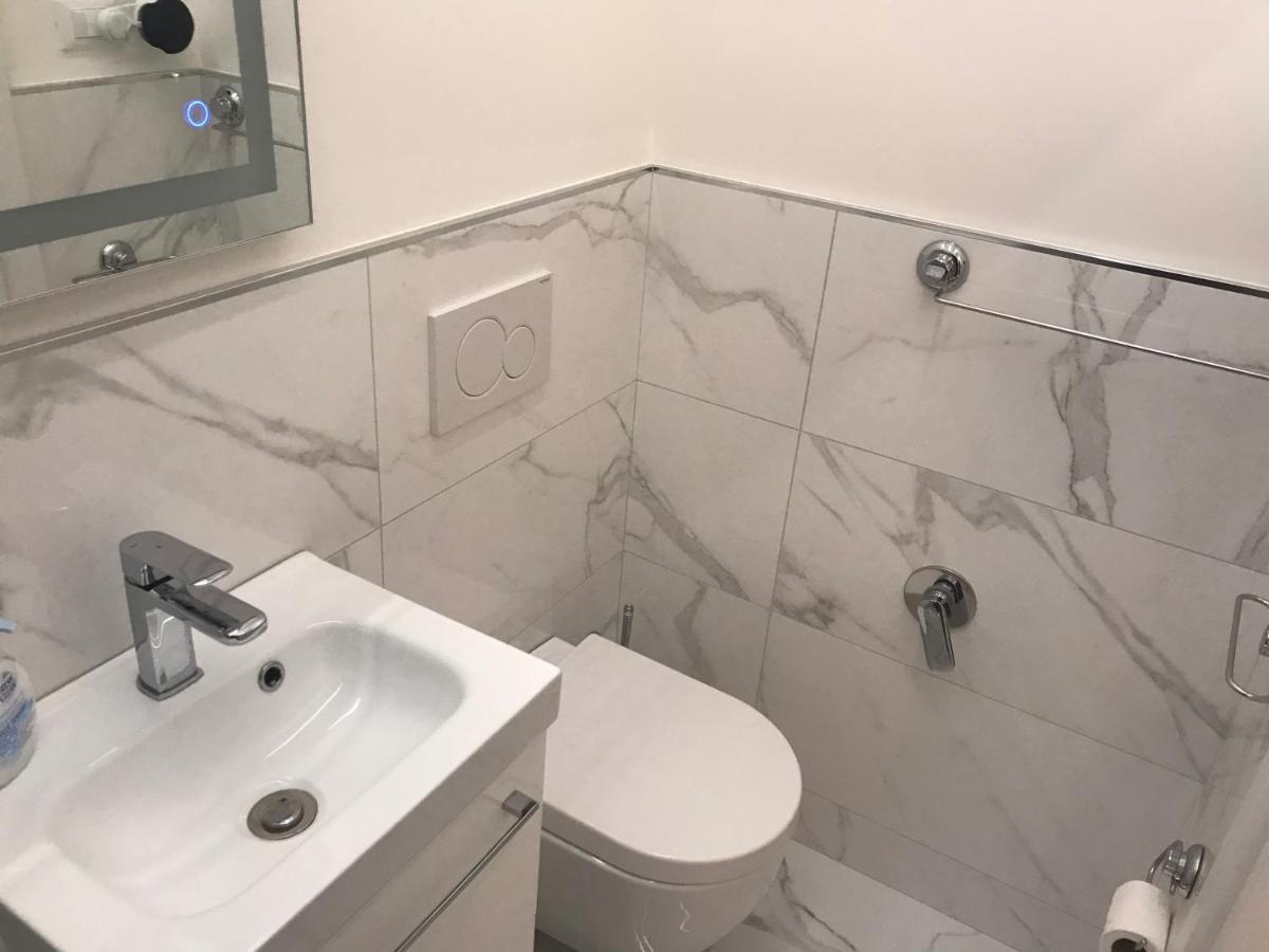 Tra Le Torri B&B - Ampia Stanza Privata In Appartamento Con Bagno Privato Accessibile Da Corridoio Bolonia Zewnętrze zdjęcie